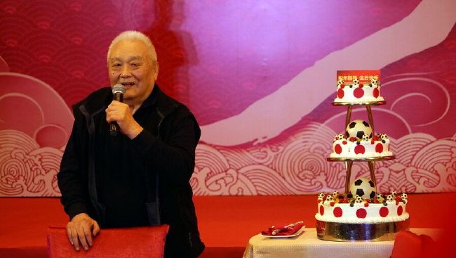 据ESPN报道，被排除在曼联队伍之外的桑乔预计将在冬窗离队，而且可能和马伦互换东家。